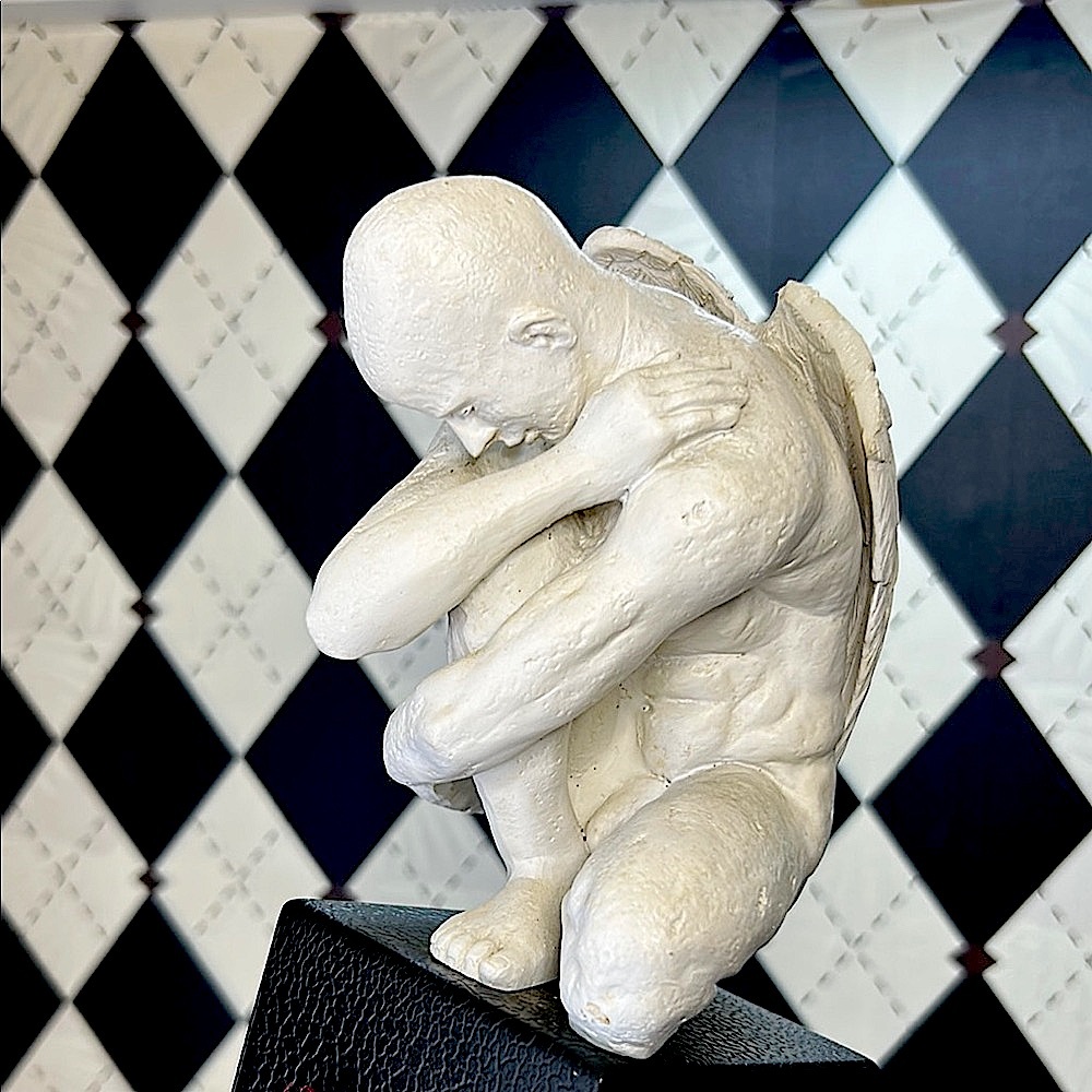 Vitruvian Weeping Angel Sculpture – Pensive Angel Inspired by da Vinci | TMS - Picture 16 of 17